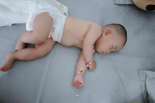 涉县宝宝胳膊上起红疙瘩